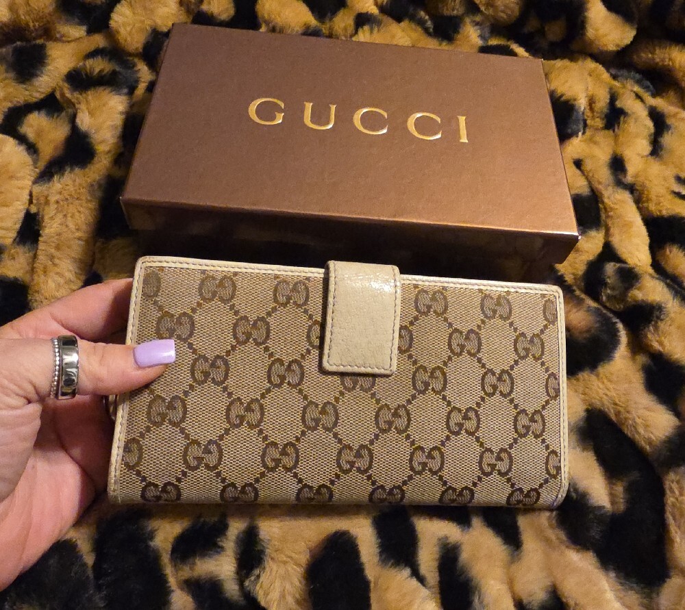 Gucci Beige GG Monogram Continental Wallet with Gold Accent - Picture 4 of 14